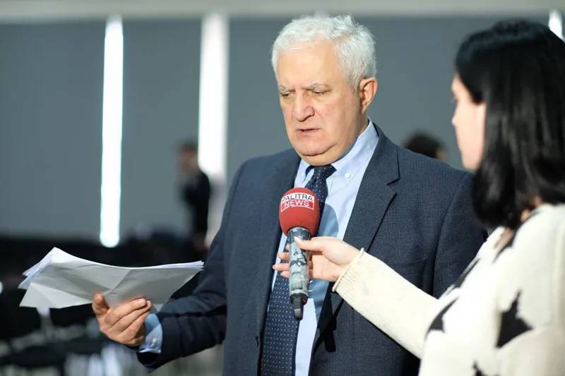 Амиран Гамкрелидзе -  Социальное дистанцирование понадобится долго, это будет не только летом, поверьте, но и обязательно осенью