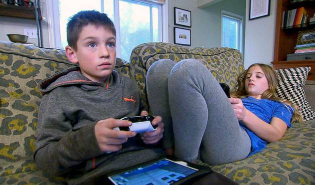 В школах Франции запретили мобильные телефоны –как отучить ребенка от смартфона и виртуального мира