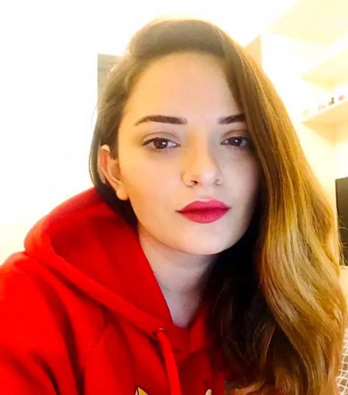 «Я отправилась в магазин с чемоданом...» - какие фото из Уханя публикует грузинская девушка, находящаяся месяц в карантине