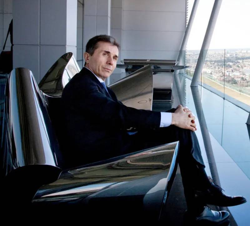 «Блумберг» публикует статью о найме лоббистской компании, где Иванишвили упоминается как «теневой босс»