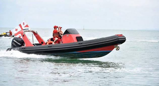 За безопасность туристов на пляжах будут отвечать девушки-спасатели