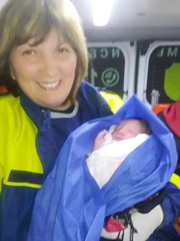 Роды в карете скорой помощи - что рассказывает врач, которая приняла роды