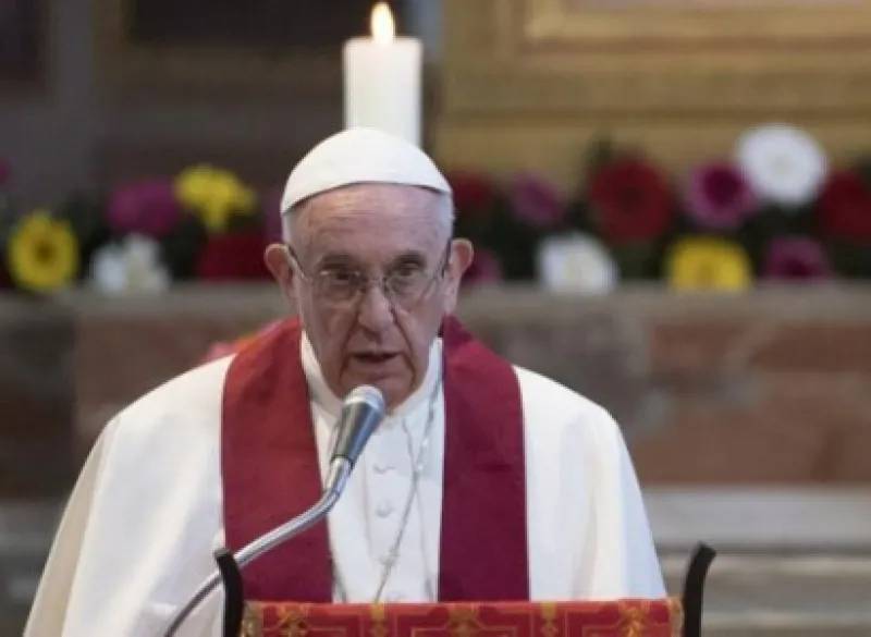 Папа Римский проведет воскресную службу онлайн