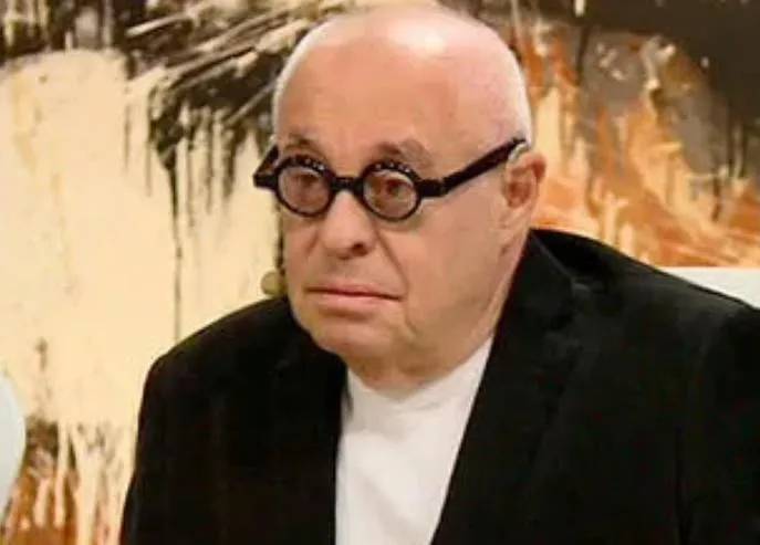 Режиссер находящегося на гастролях в Кутаиси московского театра Марк Розовский, обращаясь к зрителям –  «Я испытываю чувство стыда»