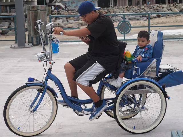 Мэрия Тбилиси планирует ввезти велосипеды, в том числе трехколесные, на которых можно будет перевозить и детей