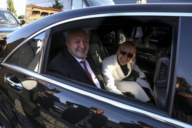 Последние фото в ранге президента и первой леди Грузии – Геогий Маргвелашвили и Мака Чичуа на инаугурации