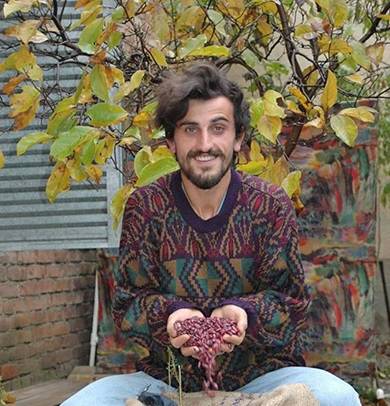 «Помню, как продал индюшку, чтобы купить  кровать для дома» - история парня, мечтающего о фермерстве