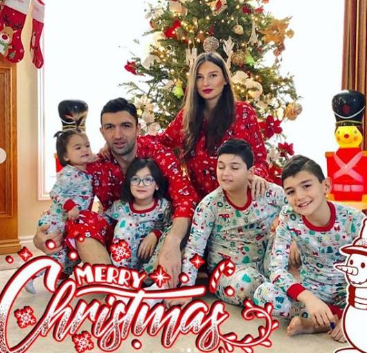 Семейная идиллия  Зазы Пачулия – жена баскетболиста публикует новогодние фотографии