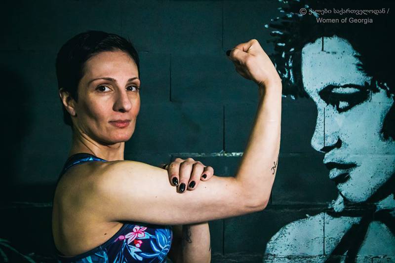 «Я перерезала вены вилкой, только чтобы он больше не бил меня» - история молодой женщины