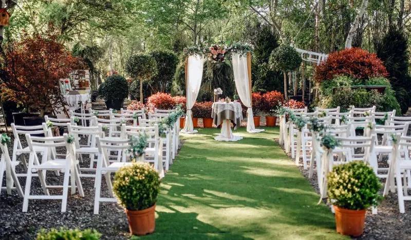 На свадьбах и ритуальных мероприятиях на открытом пространстве смогут присутствовать до 100 человек