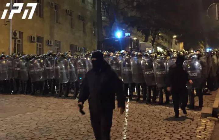 Разгон акции на проспекте Руставели – спецназ применил водомет