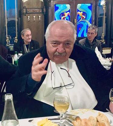 "Меня, бездаря и распущенного режиссера поставили у стены и расстреляли!» - ответ Роберта Стуруа на критику спектакля