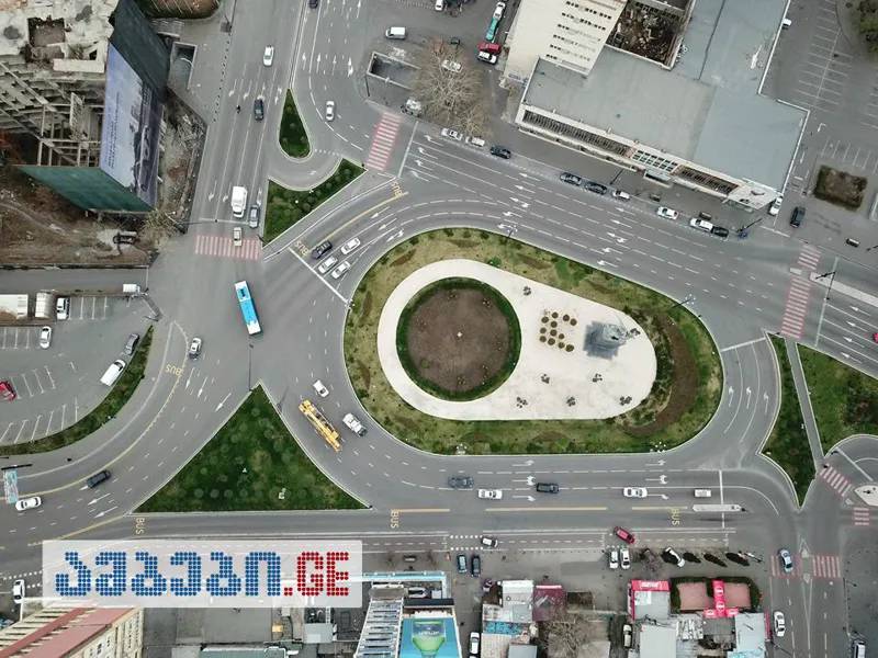 Чрезвычайное положение и опустевшие улицы Тбилиси – кадры, снятые с дрона