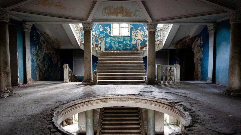 «Любимый курорт Сталина, где вылечилась грузинская царица Тамара» - санаторий в Цхалтубо в объективе BBC Travel