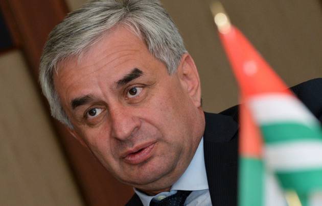 В Сухуми появился «Спецназ» - в Абхазии требуют отставки Хаджимба