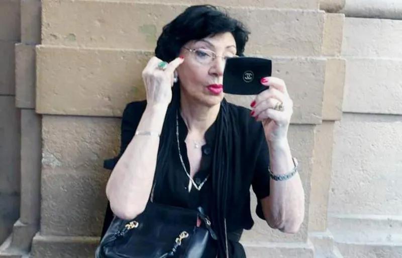 «В свое время супруг увлек меня йогой ... Я занималась несколько раз в день, даже стояла на голове», - Нани Брегвадзе раскрывает секрет молодости