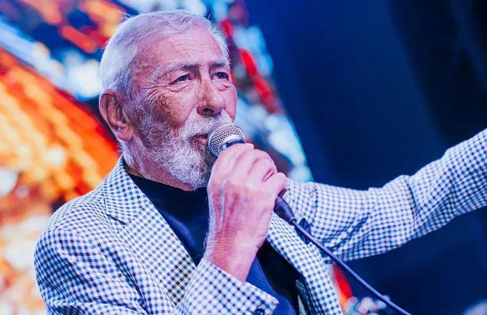 «С днем ​​рождения, бывает, поздравляют президенты пяти стран» - почему Буба Кикабидзе отказался от телефона, куда он уехал из города, и что ему написала 20-летняя девушка из России