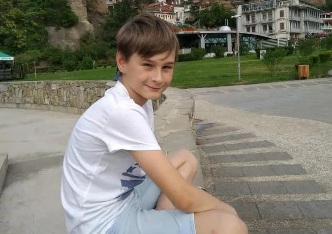 «Сказал, что не возьмет ни одного лари, что видел такого мальчика на побережье» - что рассказывает отец пропавшего в Сванети подростка