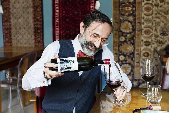 «Посол Кипра не разговаривал со мной только потому, что я предложил кофе по-турецки» - история о лучшем грузинском ресторане  Варшавы и трех коврах