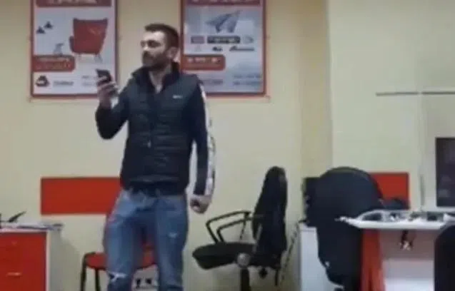 В Тбилиси взяты заложники  - каковы требования ворвавшегося в микрофинансовую организацию