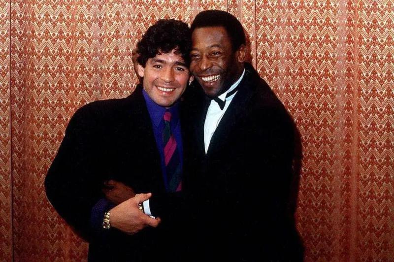 «Однажды мы сыграем в футбол на небесах», - как попрощался Пеле с легендарным Диего Марадоной