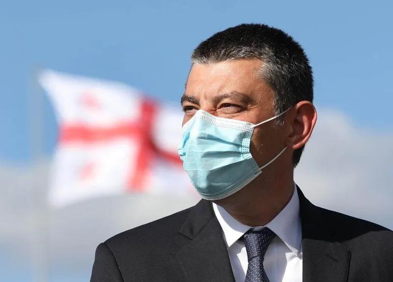 Общественный и междугородний транспорт приостанавливают работу, закрываются магазины - какие еще ограничения вступят в силу по стране с 28 ноября?