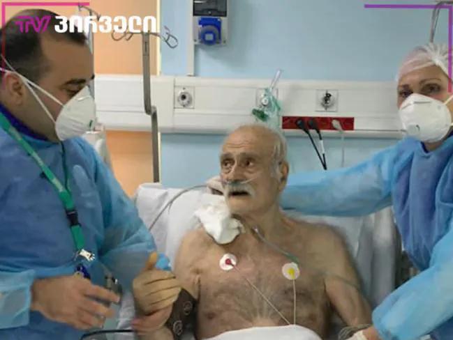 Состояние Кахи Кавсадзе улучшилось - фото актера из клиники