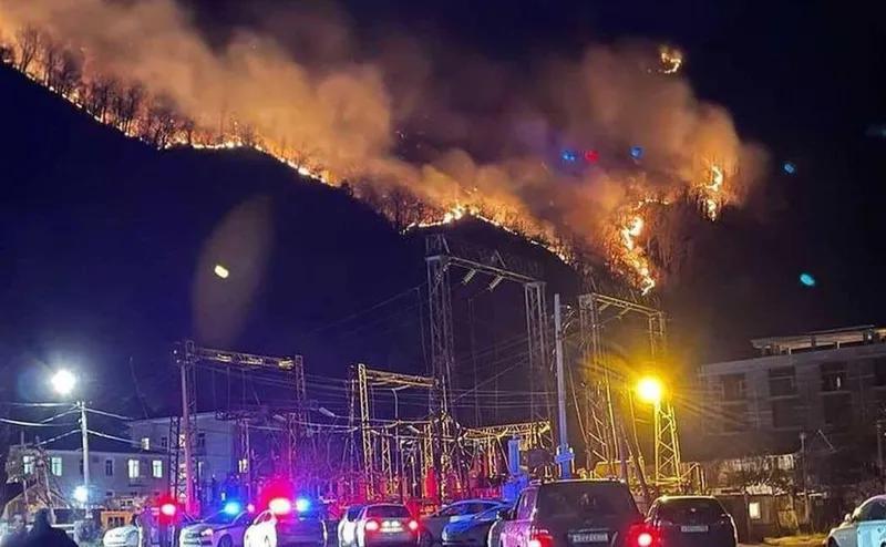 Пожар в оккупированной Гагре - в соцсети распространяются тяжелейшие фото