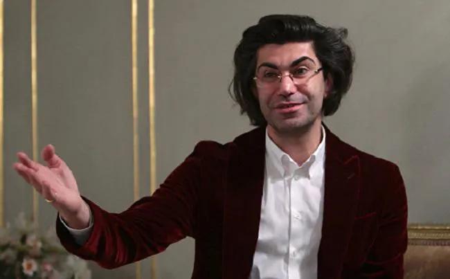 Стало известно, что среди гостей Познера был балетный танцовщик Николоз Цискаридзе - «Пусть как можно дольше у Вас будут силы и желание собирать большие компании и веселиться! Всегда ваш, Коля».