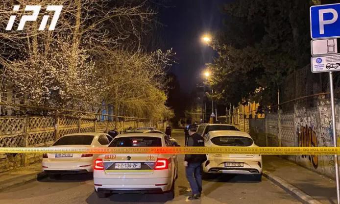 «Она остановила машину, вышла и села на тротуар... Она издавала странные звуки» - Что произошло у школы Комарова, где найдено тело женщины?