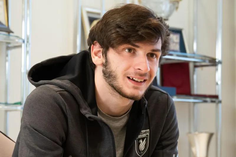 «Я грузин, родился в Грузии, это  моя родная страна»  - что ответил Хвича Кварацхелия на вопрос, что бы он сделал, если бы его пригласили в сборную России