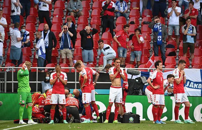 Инцидент на чемпионате Европы - Кристиан Эриксен на поле потерял сознание и был доставлен в больницу