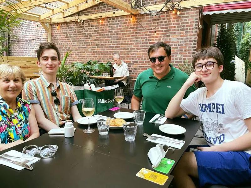 Семейный ужин Саакашвили на Манхэттене - какое фото опубликовал экс-президент Грузии