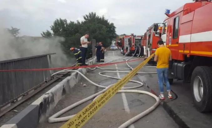С моста, соединяющего Рустави-Гачиани упал трайлер, погиб один человек