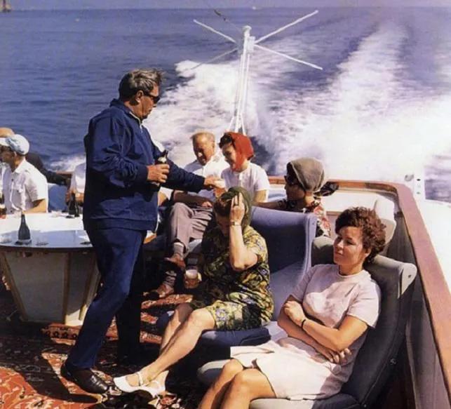 Любимый катер Брежнева в Одессе поднимут со дна американские водолазы  - Приключения «Буревестникფ», база которого некогда находилась в Грузии