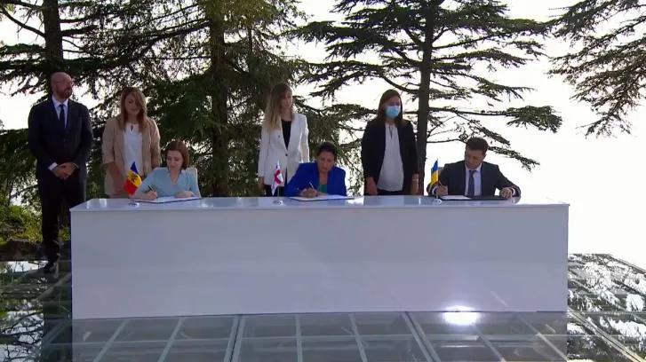 Ассоциированное трио «Восточного партнерства» подписало декларацию Батумского саммита