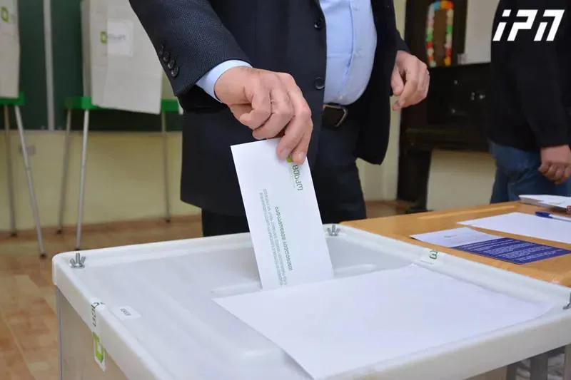 Согласно исследованию «Грузинской мечты», если бы выборы проходили завтра, 47.7% опрошенных поддержали бы правящую партию, а 25.2% - «Национальное движение»