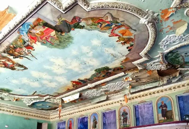 Уникальное здание в Гурии, находящееся на грани разрушения – жизнь  гурийцев, переданная через впечатляющие росписи (фото)