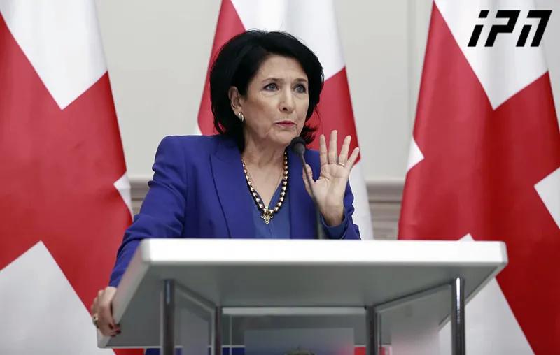 Заявленный отказ от получения займа ЕС является непонятным шагом - Аргумент – необходимость сократить долг – не поддается анализу - Резкие мессиджи со специального брифинга президента