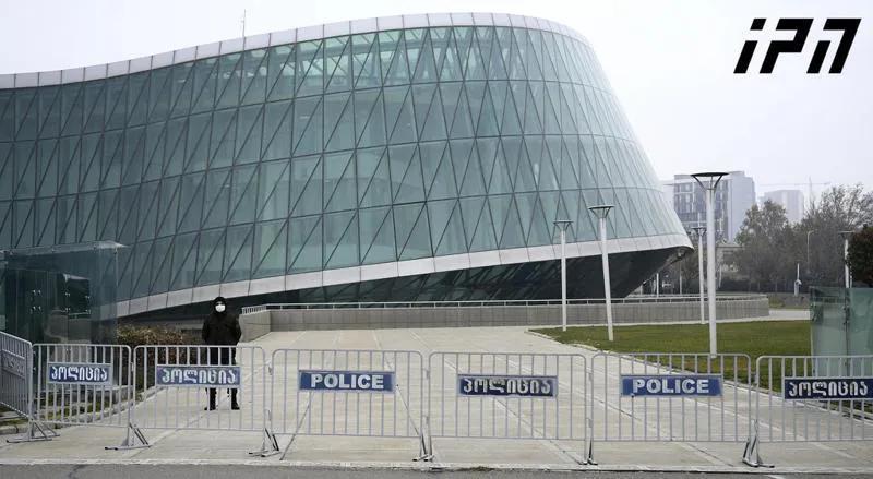 Какова ситуация в Кварели, где вооруженное лицо ворвалось в филиал «Банка Грузии» - МВД распространяет заявление