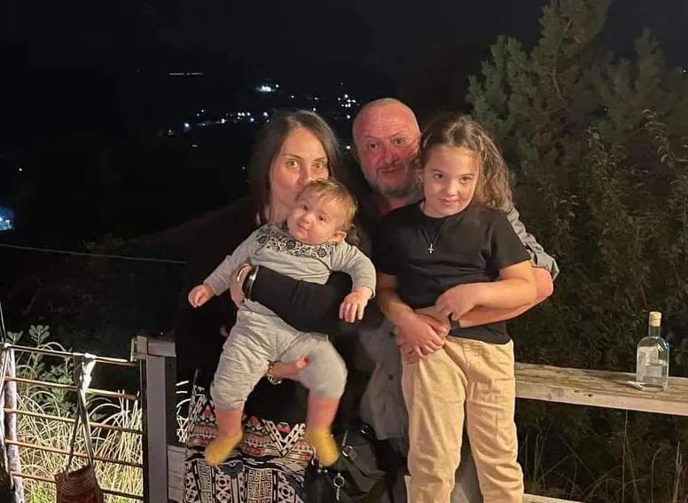 Фото экс-президента с бывшей женой и внуками - Тасо Вирсаладзе в Грузии