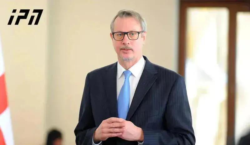 Карл Харцель – Сожалею, что лидеры двух партий проявили агрессию в отношении друг друга – Меня встревожила создавшаяся после противостояния у офиса представительства ситуация с точки зрения безопасности