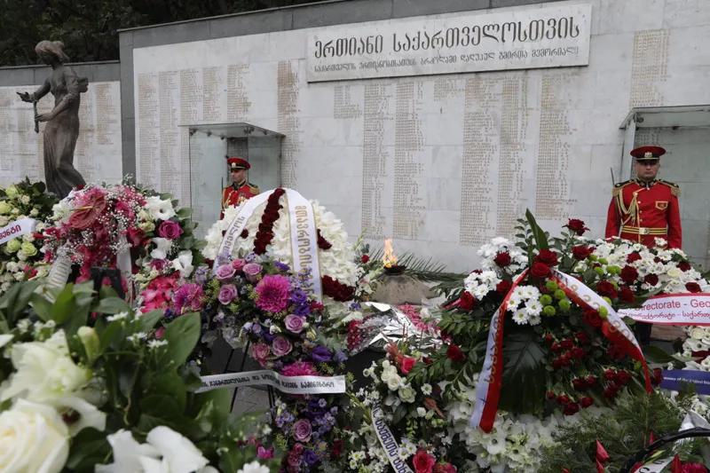 Исполнилось 28 лет со дня падения Сухуми – В Грузии приспущены государственные флаги