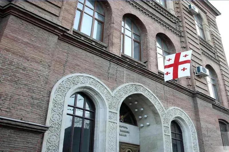 МИД Грузии обращается к грузинским гражданам, находящимся в Украине и заявляет, что посольство Грузии в Киеве и консульства перешли на чрезвычайный режим