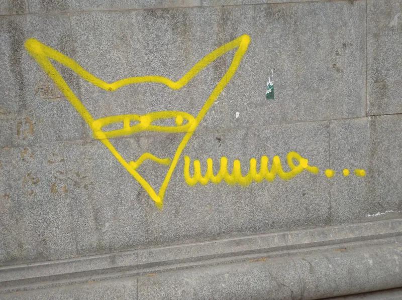 Правоохранители установили личность человека, оставлявшего необычные рисунки на стенах улиц Тбилиси