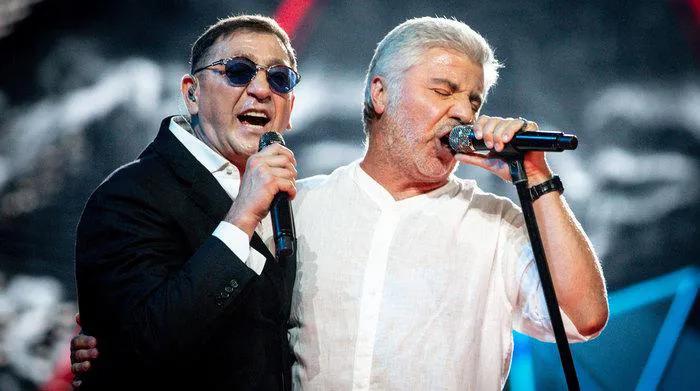 «Мы будем ходить с гордо поднятой головой» - Дуэт Сосо Павлиашвили и Григория Лепса в Кремле: поддерживающие Путина певцы посвятили песню 9 мая