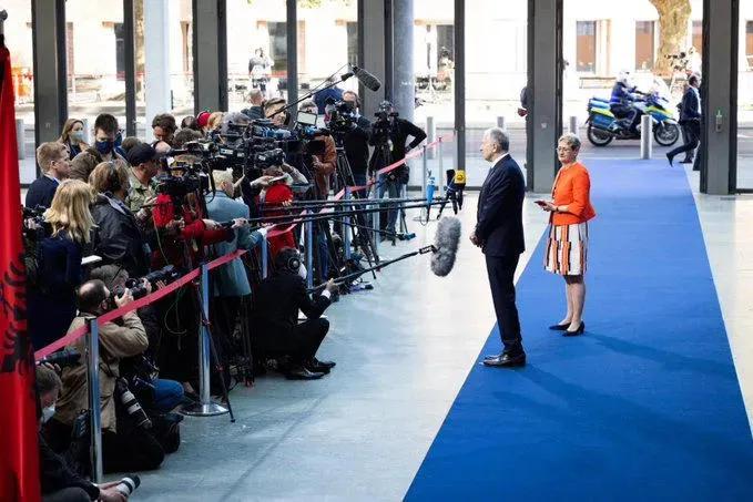 Заместитель генсека НАТО – Руководство Грузии будет приглашено на саммит