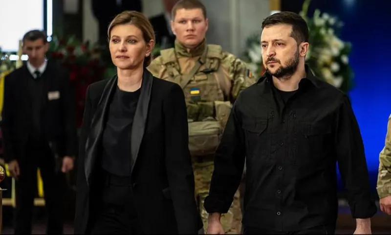 Владимир Зеленский с женой на похоронах Кравчука - впервые после начала войны Зеленский появился с Еленой и в другой одежде (фото)