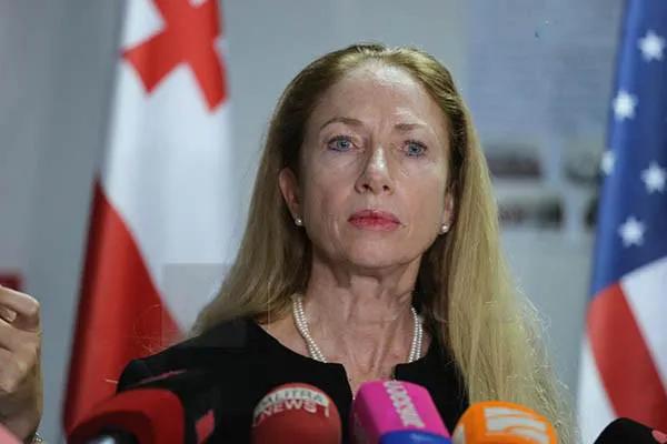 «Когда я слышу, что США пытаются втянуть Грузию в войну или открыть второй фронт, это 100%-я российская дезинформация» - Келли Дегнан