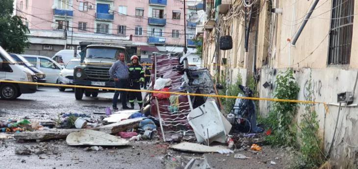 В Марнеули обрушился балкон жилого дома, есть жертвы